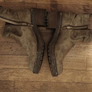 Stylish Tan Ankle Boots